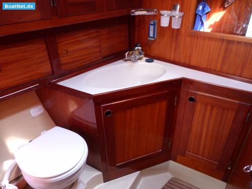 [Immagine: 2012119121750_sweden yachts 41 bagno.jpg]